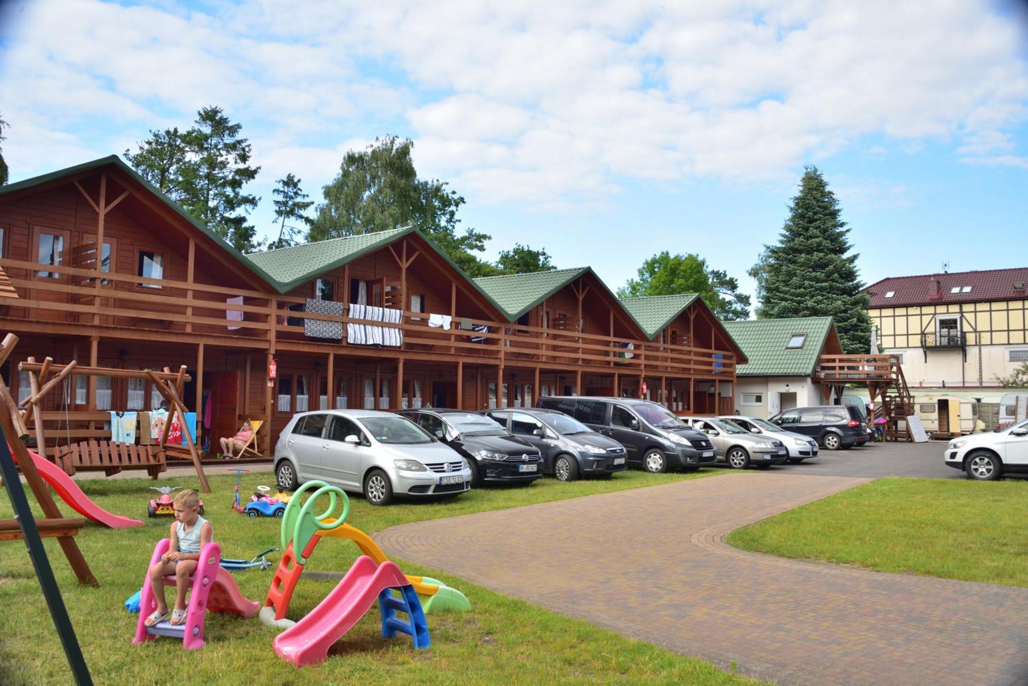 Mlodziezowy Domek Dla Grup Eldorado Mielno Centrum, 200M Od Morza Екстер'єр фото